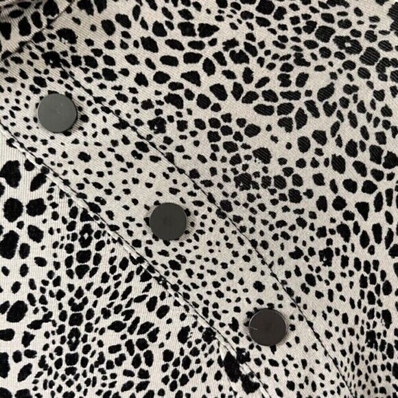 BKE Leopard Print Metal Button Detail Blouse Size Large - Picture 6 of 8